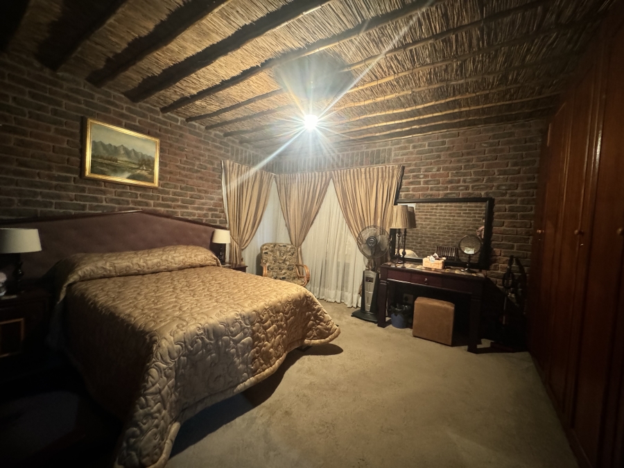 6 Bedroom Property for Sale in Doringkruin North West